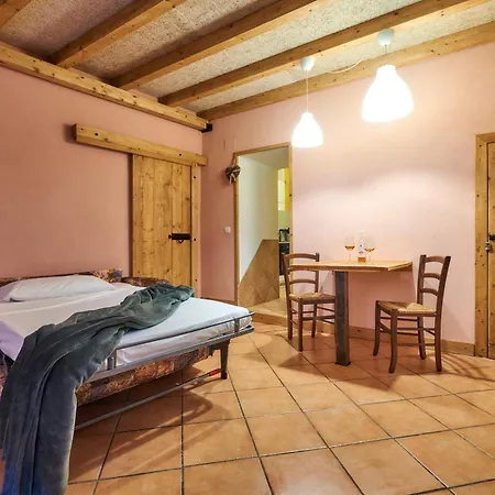 Casa “la Contrada” بيت للعطل